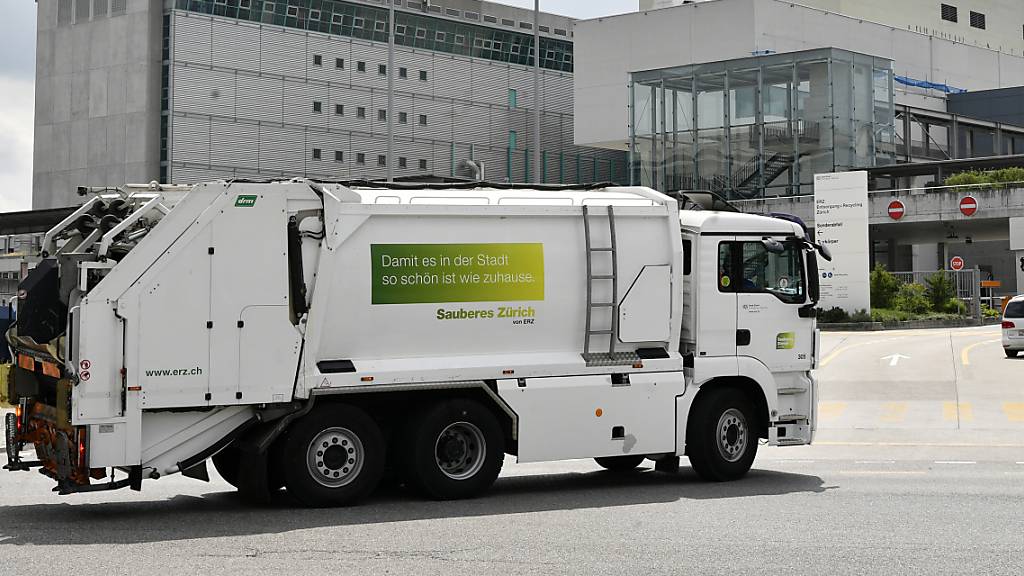 Stadt Zürich kauft Kehrichtlastwagen mit Elektroantrieb
