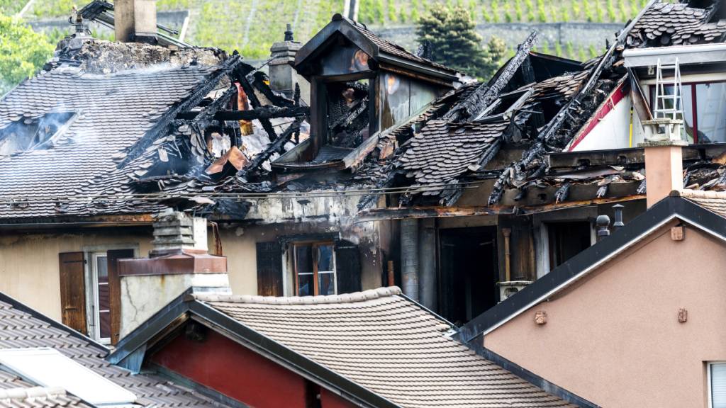 Sechs Häuser in Aigle VD wurden durch den Grossbrand in Mitleidenschaft gezogen.