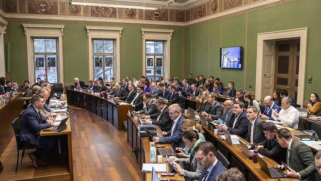 Der Zuger Regierungsrat und Zuger Kantonsrat bei einer Kantonsratssitzung im Kantonsratssaal im Zuger Regierungsgebäude. (Archivaufnahme)
