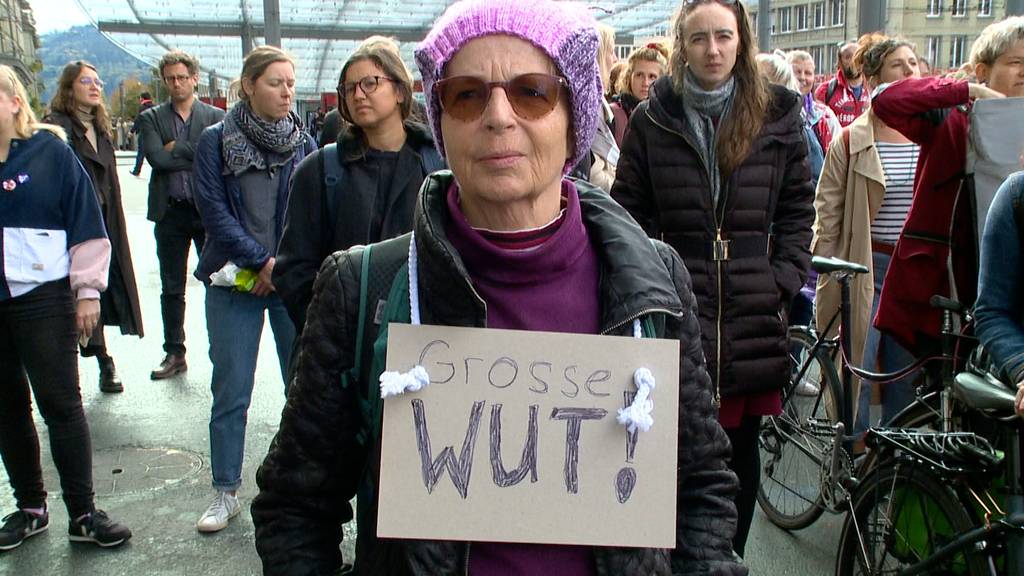 Hunderte Frauen protestieren in Bern gegen höheres Rentenalter
