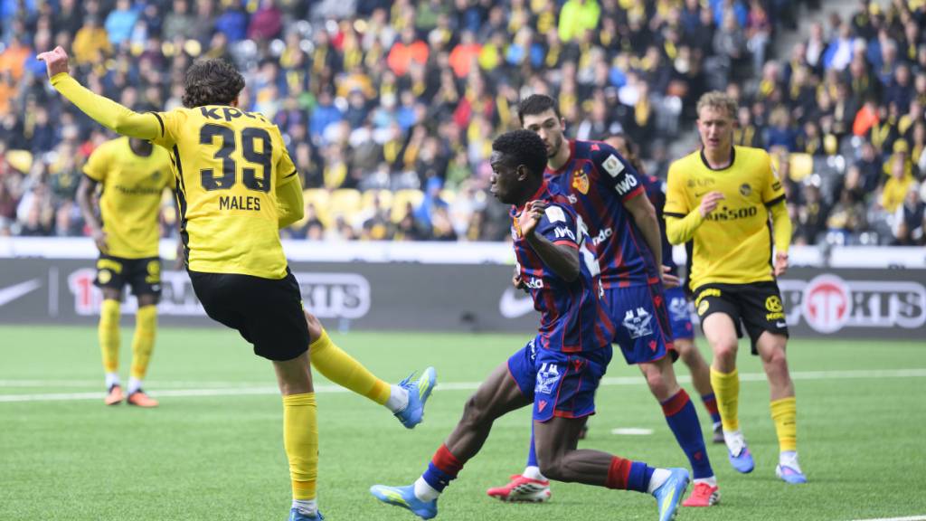 Darian Males, der auffälligste Spieler auf dem Platz, schiesst das 2:0