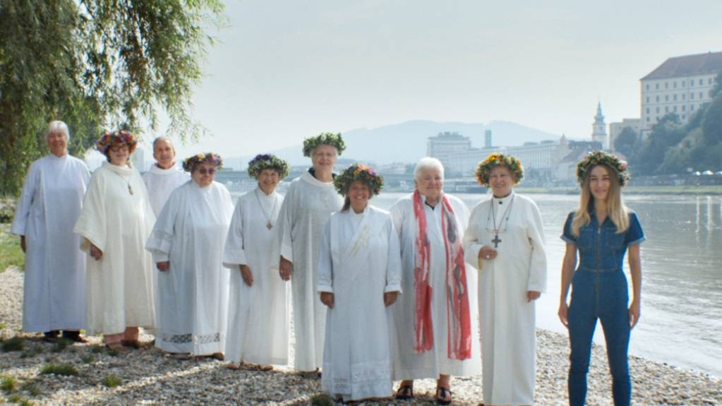 Auf ihrer Recherche-Reise trifft die Aktivistin Inna Shevchenko im Film «Girls & Gods» auf Frauen, die entweder gegen Religion kämpfen oder sie verteidigen.