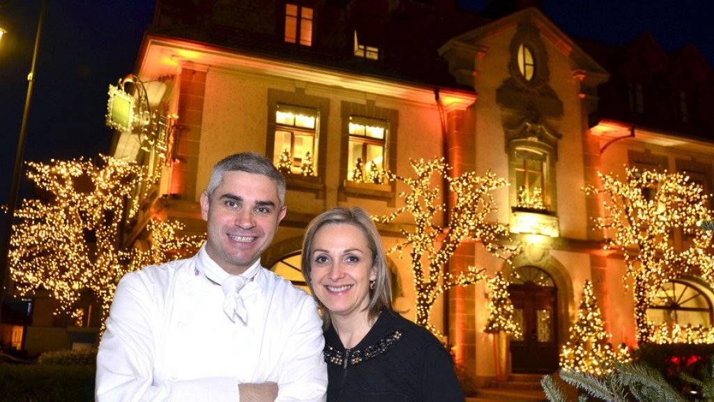 Bild aus glücklichen Zeiten: Benoît Violier und seine Frau Brigitte vor dem «L'Hôtel de Ville» in Crissier (Archiv)