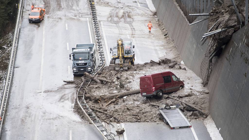 Gesperrter Gotthard - Entgleister Zug - Entspannung im Aargau