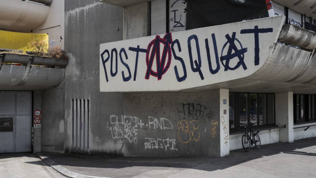 Ein Pro-Palästina-Aktivist hätte in der besetzten Post Wipkingen auftreten sollen. Die Kantonspolizei Zürich verhaftete ihn aber und hielt ihn fest. Zu Unrecht, wie das Verwaltungsgericht urteilt. (Archivbild)