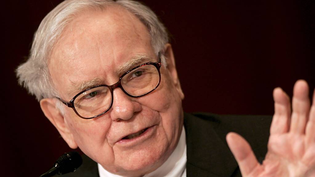 Der Starinvestor Warren Buffett hat seine Aktieninvestitionen bei einigen US-Banken abgebaut. (Archivbild)
