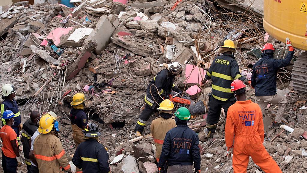 Nach Erdbeben: Zahl der Toten steigt auf fast 2000