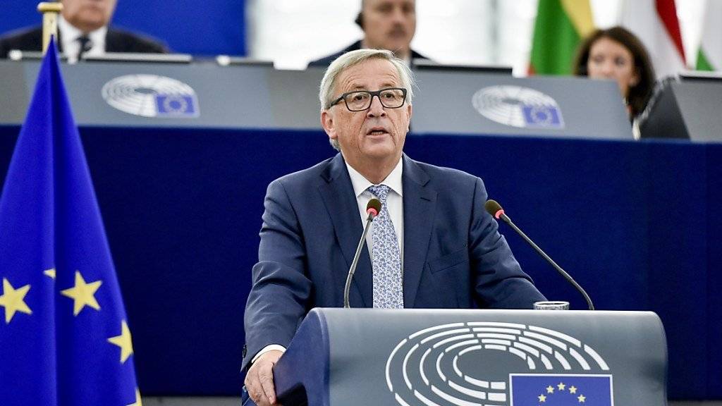 EU-Kommissionspräsident Jean-Claude Juncker hat sich am Mittwoch in Strassburg vor dem EU-Parlament optimistisch zur Zukunft Europas gezeigt. In seiner rede zur Lage der Union forderte er den Euro- und Schengen-Beitritt aller EU-Staaten.