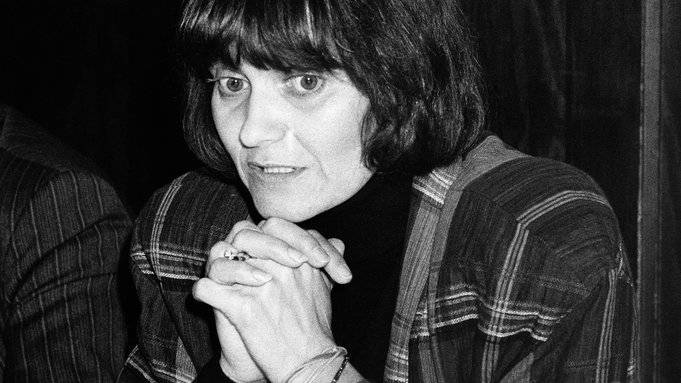 Micheline Calmy-Rey an einer Pressekonferenz im Oktober 1987 in Genf. (KEYSTONE/ Str)