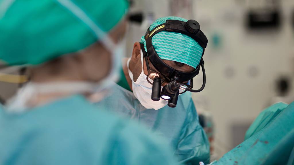 Im europäischen Vergleich hinkt die Schweiz bei der Organspenderate immer noch hinterher. 2019 sind 46 Menschen auf der Warteliste gestorben.