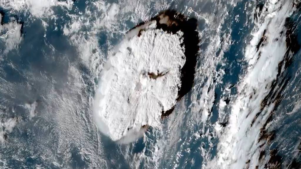 Tsunami-Warnungen im Pazifik-Raum nach Ausbruch von Untersee-Vulkan