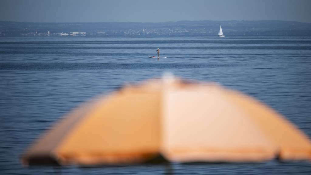 Die Wassertemperaturen in vielen Gewässern liegen über den für die Saison üblichen Werten. Im Bild zu sehen ist der Bodensee. (Archivbild)