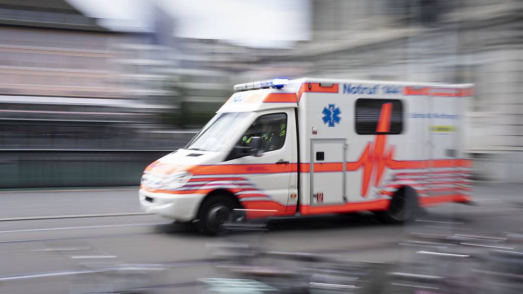 Ambulanz kollidiert in Zürich mit Auto