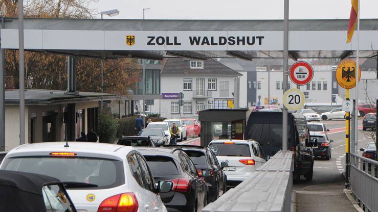 Deutschen Einkaufstouristen mit Wohnort Schweiz droht jetzt eine Busse