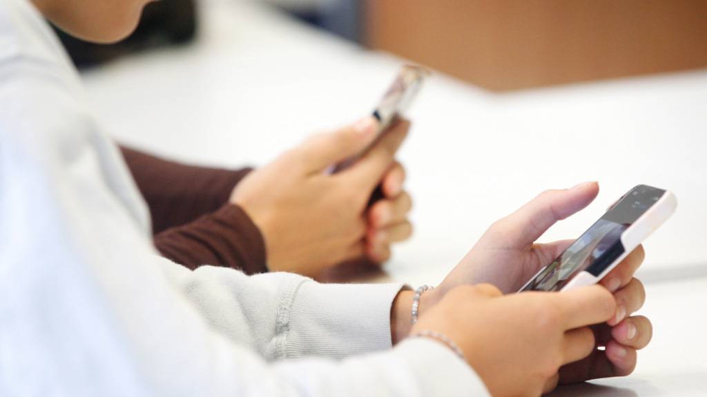 Vokabeln und Formen büffeln müssen Schülerinnen und Schüler weiterhin - trotz des technischen Fortschritts. (Symbolbild)