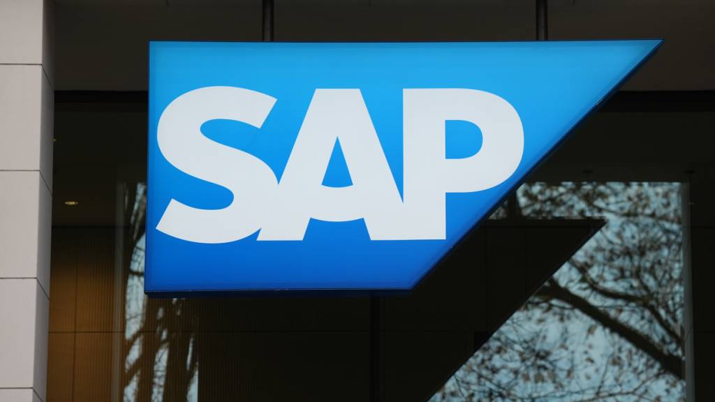 Der Softwarekonzern SAP steigert den Gewinn kräftig, doch für das wichtige Cloudgeschäft wird das Dax-Schwergewicht etwas zurückhaltender. Grund sind Sorgen um das wirtschaftliche Umfeld. (Archivbild)