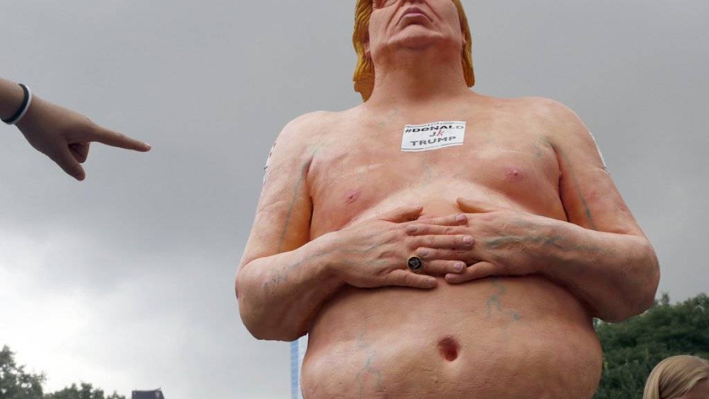 Die nackte Trump-Figur kam für knapp 22'000 Dollar unter den Hammer. (Archivbild)