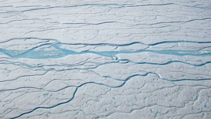 Schmelzwasser des Grönländischen Eisschildes fliesst schneller ab