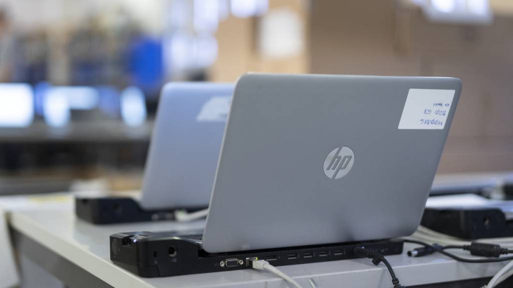 Künstliche Intelligenz lässt amerikanische Tech-Unternehmen tausende Jobs abbauen. Jetzt setzt auch HP den Rotstift an. (Archivbild)