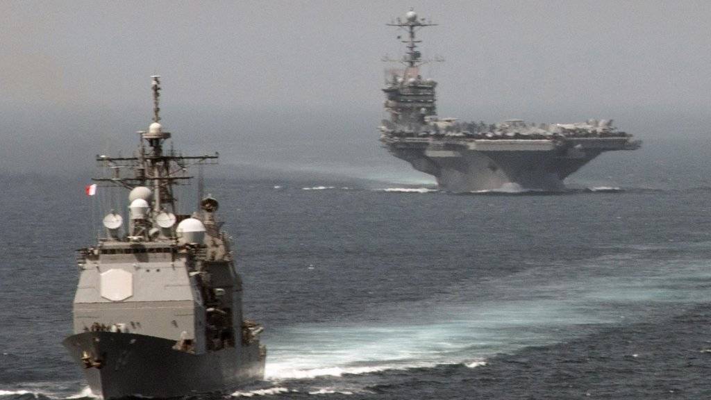 Von iranischer Rakete aufgeschreckt: Flugzeugträger USS Harry S. Truman (rechts) und andere Schiffe (Archiv)