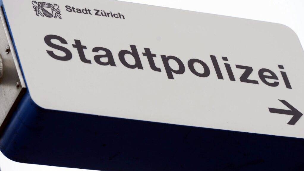 Die Regionalwache City in Zürich ist ab Januar wieder am Samstag geöffnet. Die Polizei reagiert damit auf eine Forderung aus derr Politik. (Symbolbild)
