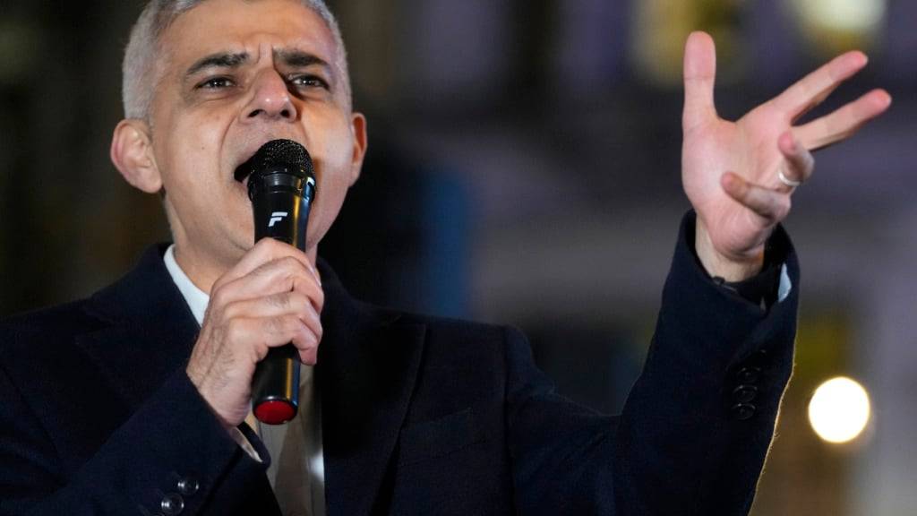 ARCHIV - Sadiq Khan, Bürgermeister von London, spricht. Foto: Kirsty Wigglesworth/AP/dpa