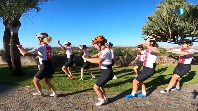 Swiss Cycling Girls tanzen Jerusalema unter warmer Sonne