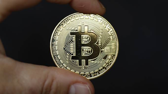 Bitcoin-Kurs stürzt vor «Halbierung» ab