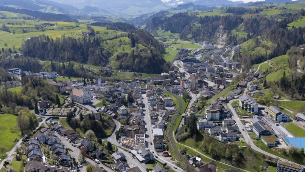 Der Luzerner Kantonsrat will Auskunft dazu, wie es dem grössten Bevölkerungsteil, dem Mittelstand geht. (Archivaufnahme von Wolhusen LU)