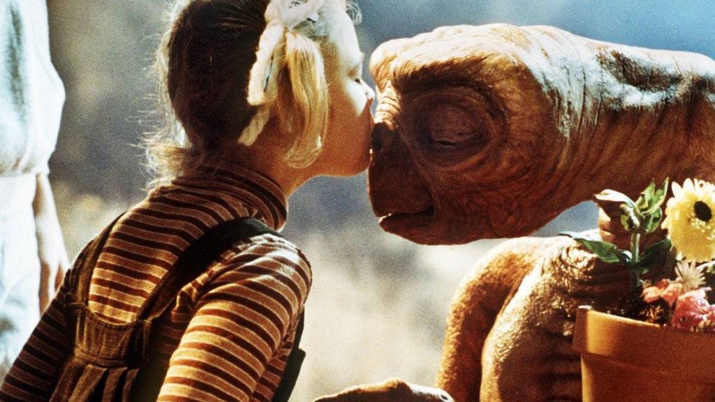 Drew Barrymore (l) als Gertie in «E.T.» weckte im Regisseur Steven spielberg den Wunsch, selber Kinder zu haben. (Archivbild)
