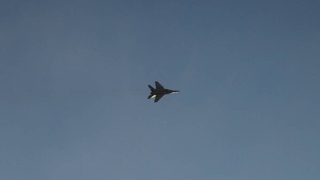 ARCHIV - Eine MiG-29 der ukrainischen Luftwaffe fliegt über der Region Donezk in der Ukraine. Foto: Madeleine/ZUMA Press Wire/dpa