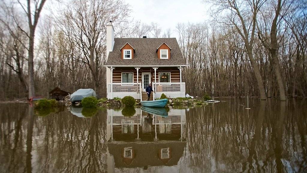 Von der Flut umgeben: Haus nach Überschwemmung im kanadischen Quebec.
