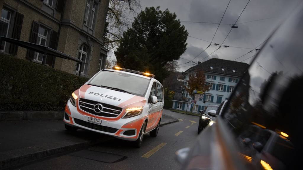Ein 7-Jähriger wurde am Sonntagabend in Winterthur auf seinem Trottinett angefahren. Mutmasslich überquerte er bei Rot einen Fussgängerstreifen. (Symbolbild)