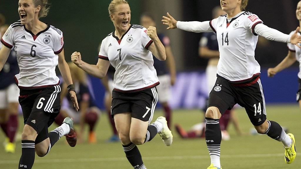 Melanie Behringer (Nr. 7) brachte Deutschland 1:0 in Führung, am Ende hiess es gegen Kanada 1:2