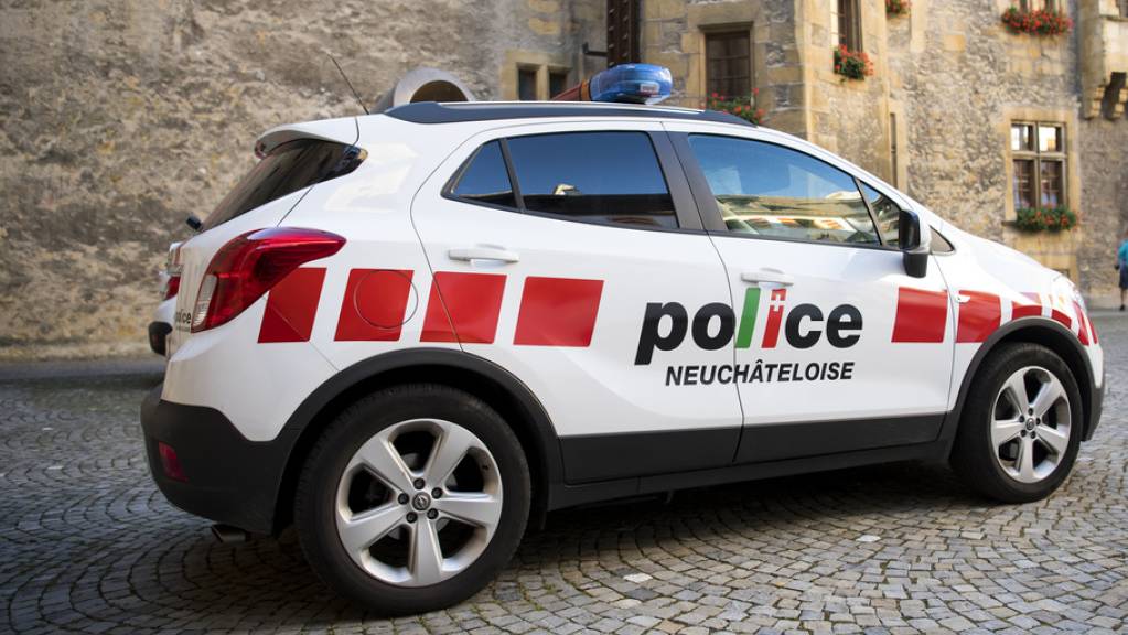 Die Neuenburger Polizei leitete eine Grossfahndung ein. Drei Stunden nach der Tat konnte sie den mutmasslichen Täter festnehmen. (Symbolbild)