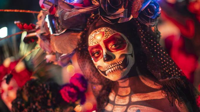 Mexiko-Stadt feiert mit einem buntem Umzug den Tod – und das Leben