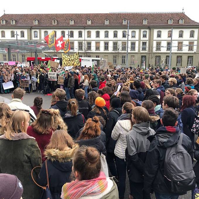 Über 1000 Schüler im Klimastreik