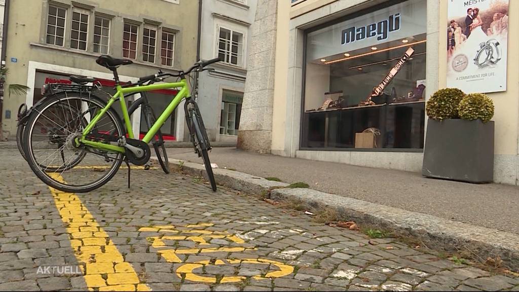 Räuber flüchten nach Bijouterie-Überfall mit Velo