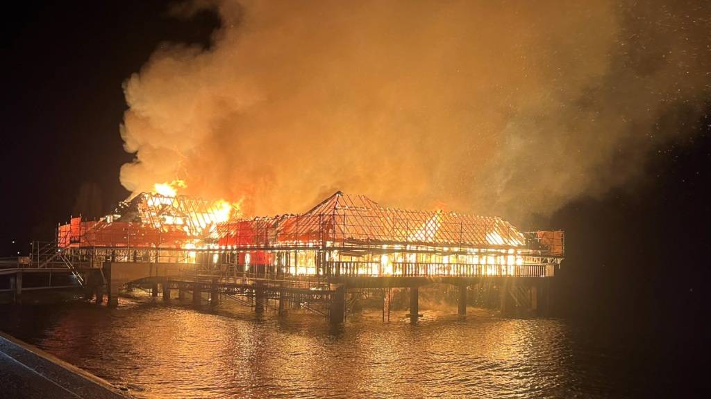 Am 23. Dezember 2024 brannte die historische Badhütte in Rorschach SG komplett ab. (Archivbild)