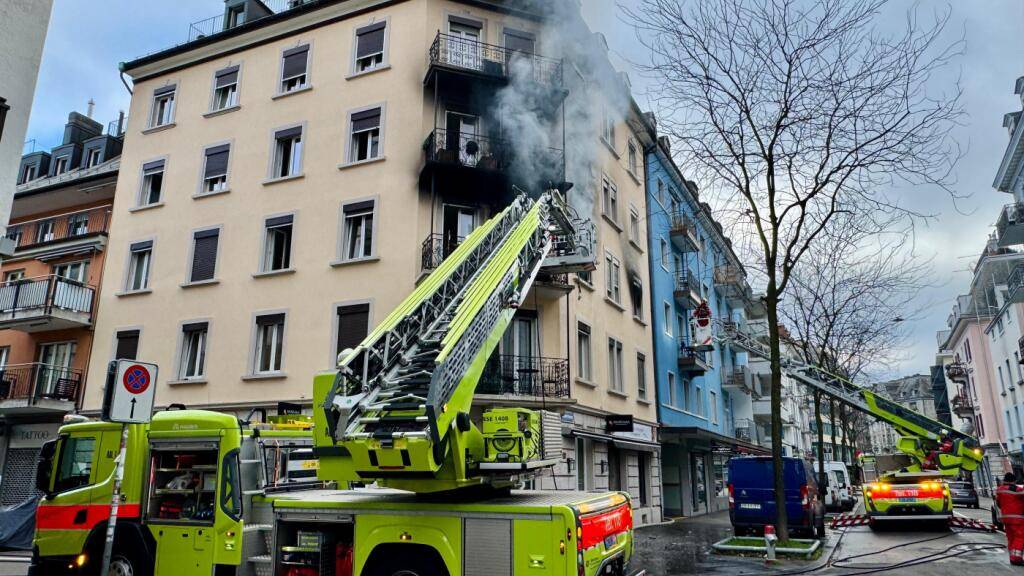Wegen des Feuers entwickelte sich starker Rauch.