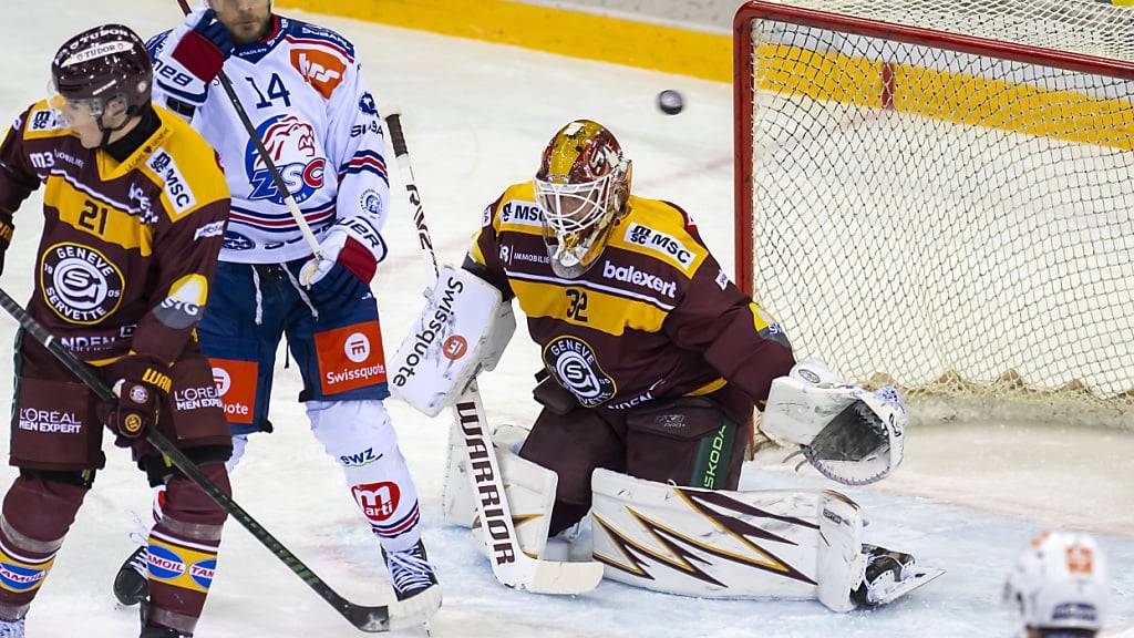 Die ZSC Lions, hier mit Chris Baltisberger im weissen Trikot, gewannen diese Saison alle drei Direktduelle mit Servette