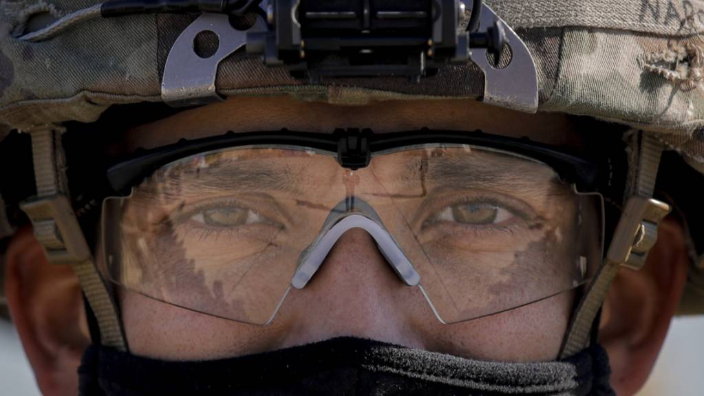 Ein US-Soldat auf dem Luftwaffenstützpunkt Mihail Kogalniceanu. Foto: Andreea Alexandru/AP/dpa