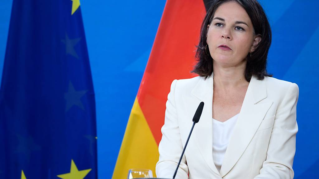 Annalena Baerbock (Bündnis 90/Die Grünen), Außenministerin, äußert sich bei einer Pressekonferenz mit der Außenministerin von Rumänien, Odobescu, nach ihrem Gespräch im Auswärtiges Amt. Foto: Bernd von Jutrczenka/dpa