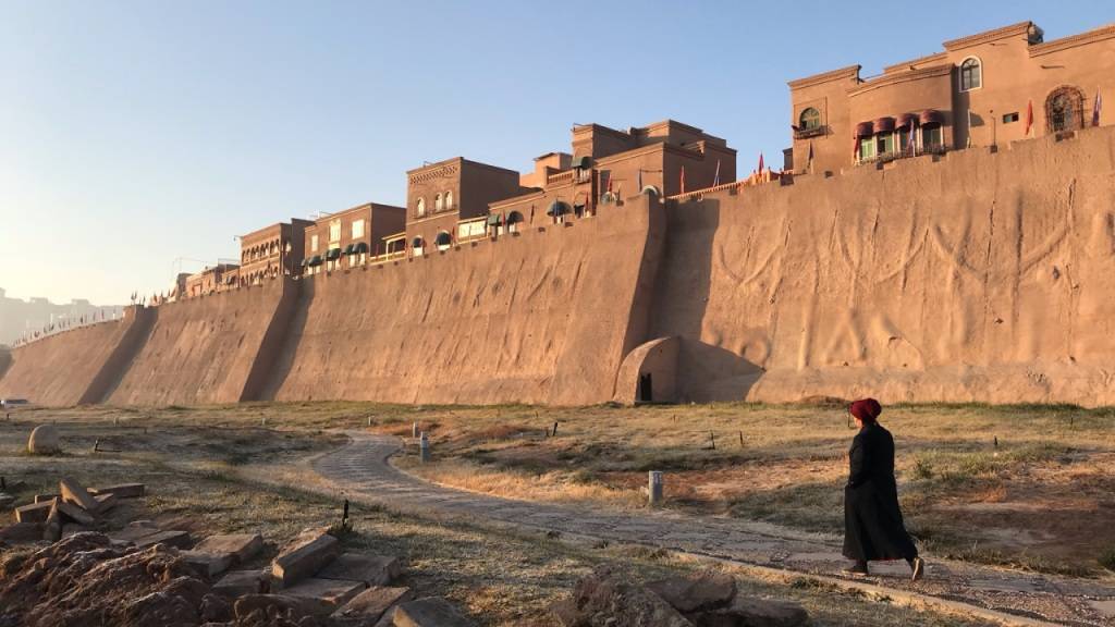 ARCHIV - Altstadt in der westchinesischen Stadt Kaschgar. In der Oasen-Stadt herrschen strikte Sicherheitsvorkehrungen, was eine Berichterstattung für Journalisten schwierig macht und das Leben der uigurischen Minderheiten beeinträchtigt. Foto: Simina Mistrenau/dpa