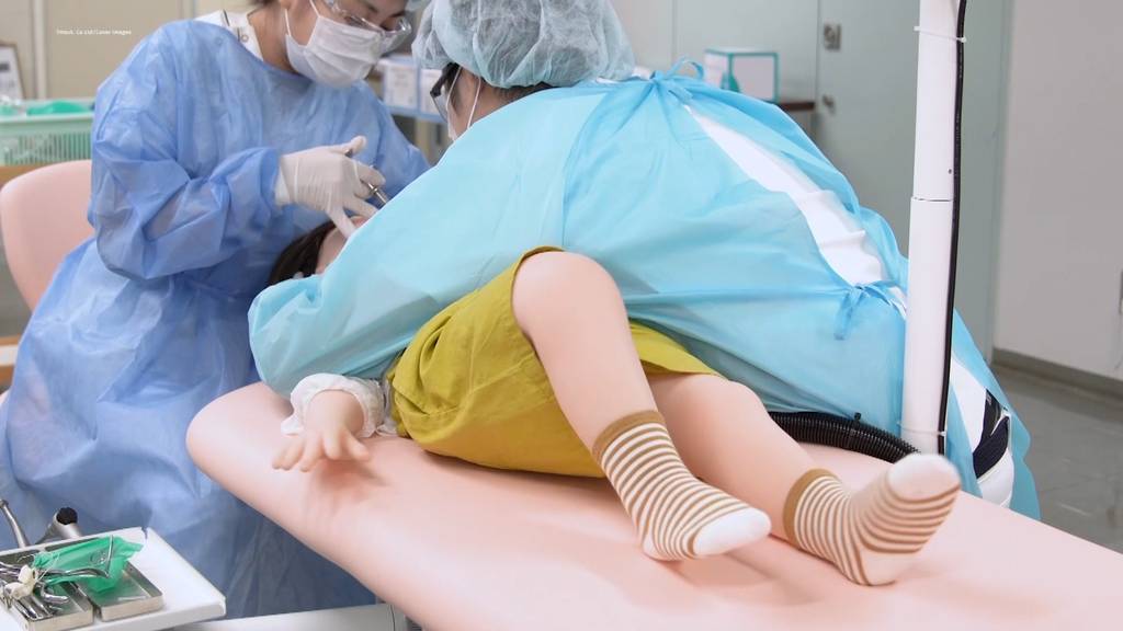 Unheimlich: Mit diesem Kinder-Roboter trainieren künftig Zahnärzte in Japan