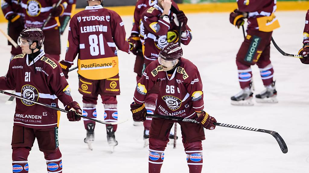 Lange Gesichter nach der 2:3-Heimniederlage gegen Biel bei den Spielern von Meister Genf-Servette