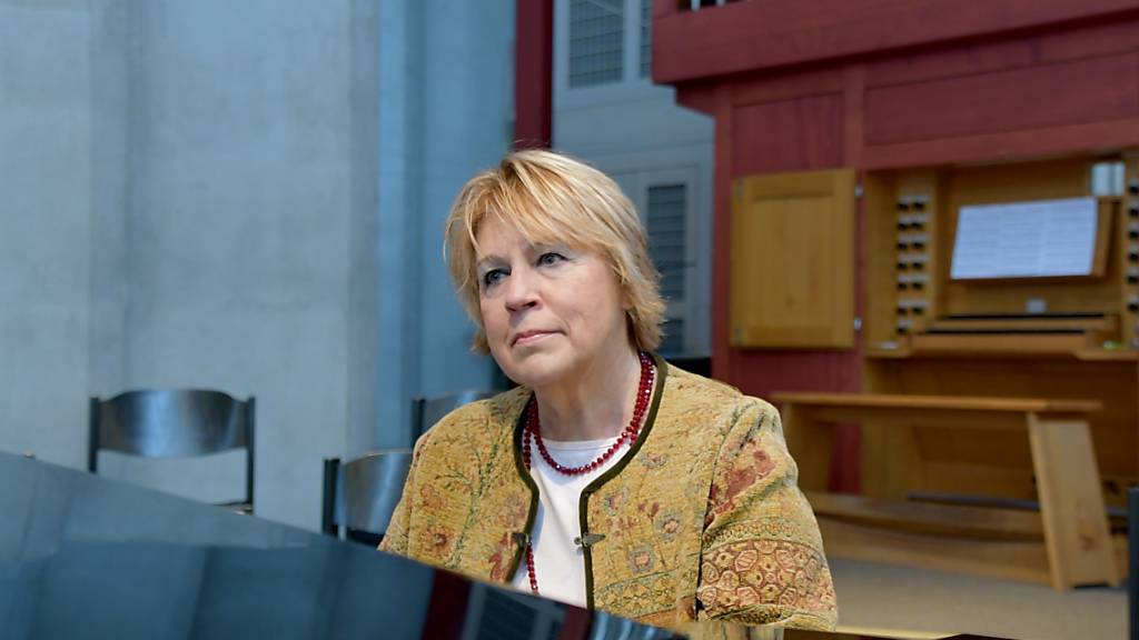 Die Emmer Kulturpreisträgerin Erzsèbet Achim spielt Klavier und Orgel.