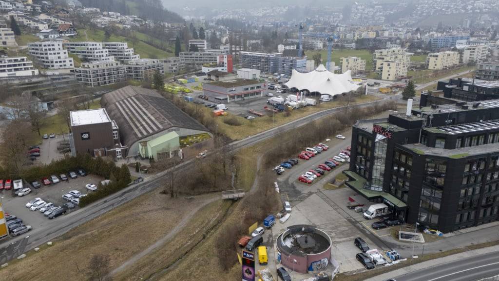 Daten zu Grundstücken und Gebäuden sollen im Kanton Luzern zentral verfügbar sein. Im Bild das Gebiet Grabenhof in den Städten Luzern und Kriens. (Archivaufnahme)