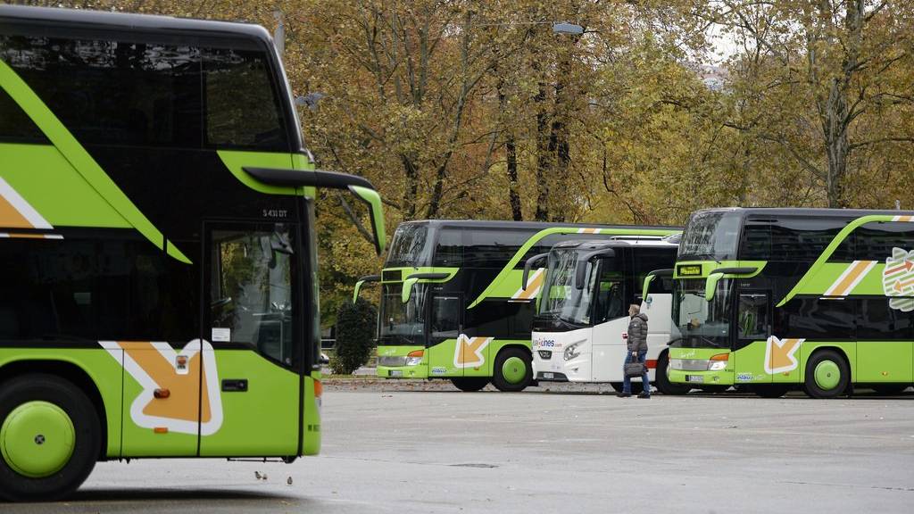 In Fernbussen gelangt immer öfter Ware illegal über die Ostschweizer Grenzen