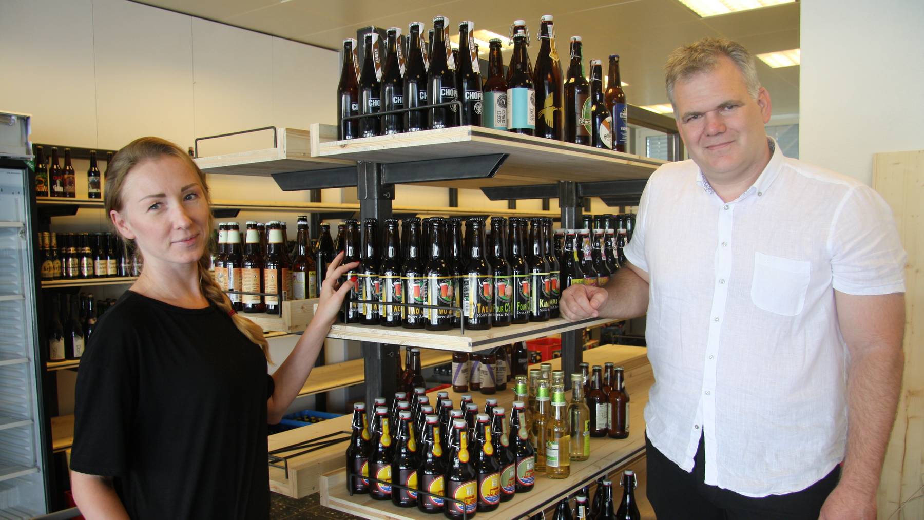 Matthias und Xenia Frey im Craft Beer Center in Solothurn, damals kurz nach der Eröffnung.